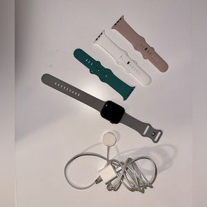 Gently Used Series 4 Apple Watch w/ 4 bands & charger
